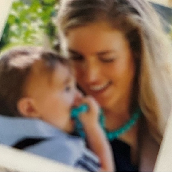 Mom's Teether Necklace for Baby to play with Round Pendant Soft SiliconeBPA Free - Picture 4 of 9